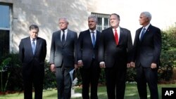 La comitiva estadounidense se reunió previamente en la casa del embajador de Estados Unidos en Turquía, David Satterfield, para luego dirigirse al palacio presidencial.