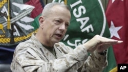 Panglima pasukan NATO dan Amerika di Afghanistan Jenderal John Allen (foto: dok).