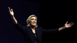 法國極右翼政黨國民聯盟候選人瑪麗娜·勒龐(Marine Le Pen)在法國議會提前選舉第一輪部分結果公佈後在台上做出反應。 （2024年6月30日）