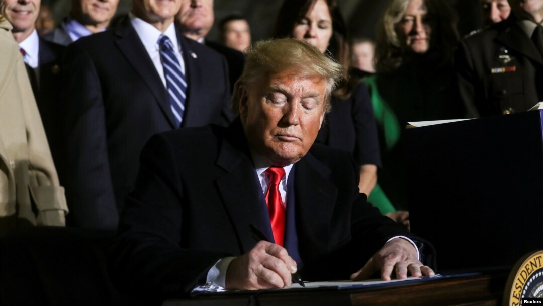 Donald Tramp u američkoj vojnoj bazi Sent Endrjuz (Foto: REUTERS/Leah Millis)