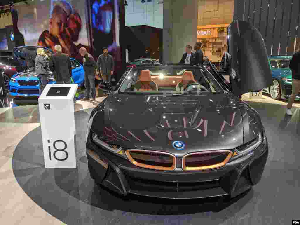 Este prototipo de BMW es otro de los autos que llamó la atención de los visitantes.