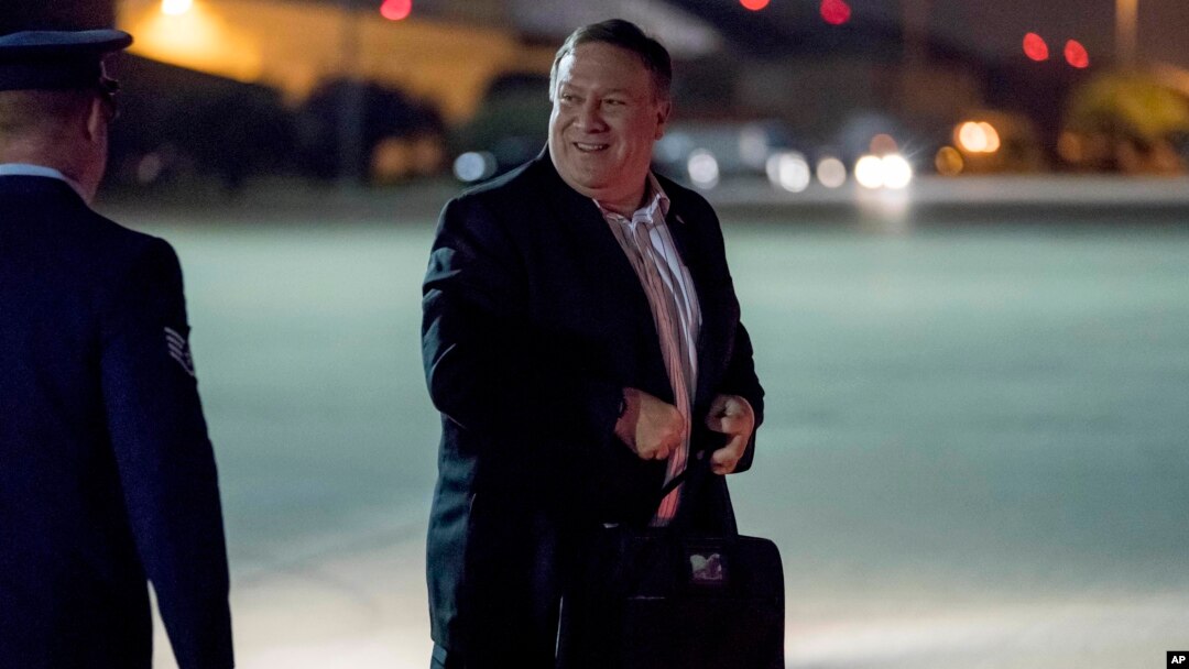 Menteri Luar Negeri AS Mike Pompeo bersiap terbang menuju Korea Utara dari pangkalan udara Andrews, Maryland, Kamis (5/7).