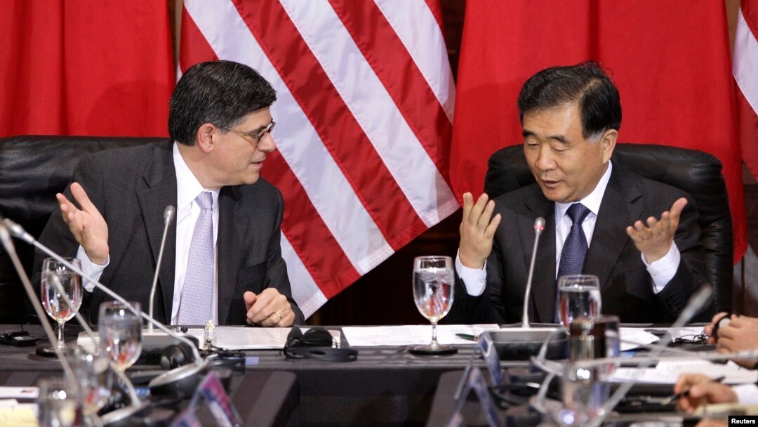 Bộ trưởng Tài chính Mỹ Jacob Lew (trái) và Phó thủ tướng Trung Quốc tại cuộc họp Đối thoại Kinh tế và Chiến lược Mỹ - Trung ở Washington, 10/7/13