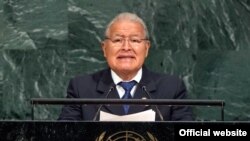 El presidente salvadoreño, Salvador Sánchez Cerén dijo a la Asamblea General de la ONU que es fundamental reconocer la contribuciones positivas de los migrantes en las sociedades de destino. NUeva York, Sept. 21, 2017. Foto: ONU.