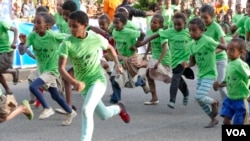 FILE - Children participate in a running event that's part of an awareness campaign to change attitudes and prevent child marriages, in Gondor, Ethiopia, Sept. 2015. (M. Van der Wolfe / VOA)
