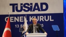 Geçtiğimiz hafta genel kurul toplantısında hükümete yönelik eleştirilerinin ardından Yüksek İstişare Konseyi Başkanı Ömer Aras hakkında açılan dava sonrası TÜSİAD’dan beklenen açıklama bugün geldi. Açıklamasında TÜSİAD, “hukuk devleti” vurgusu yaptı. 
