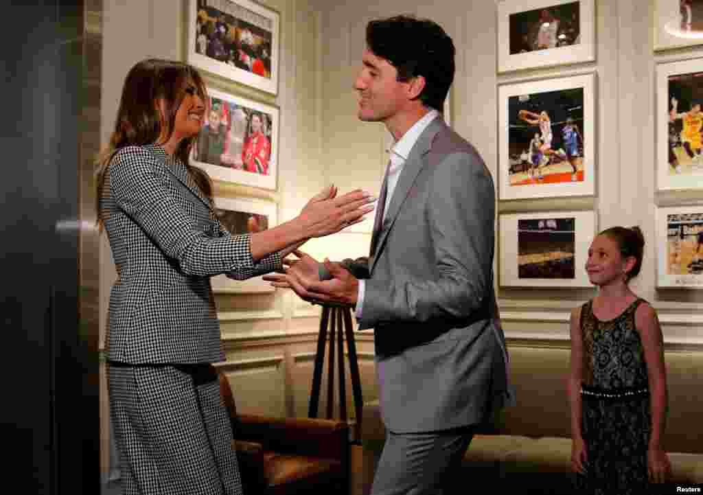 U.S. first lady Melania Trump is greeted by Canada&#39;s Prime Minister Justin Trudeau and his daughter Ella-Grace as she arrives to attend the opening ceremony of the Invictus Games in Toronto, Canada, Sept. 23, 2017.