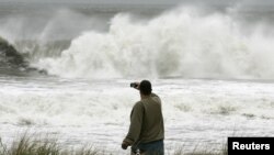 28일 허리케인 샌디가 접근하면서 파도가 높아진 미국 뉴저지주 오션시티 해변.