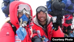 Yuichiro Miura and his son, Gota Miura, at the Mount Everest summit, May 22, 2003. (Miura Dolphins) 