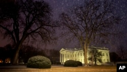 La Casa Blanca durante la nevada de el lunes por la noche.