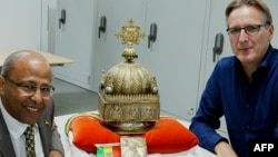 Une couronne éthiopienne du XVIIIe siècle exposée dans un entrepôt à haute sécurité non divulgué aux Pays-Bas, le 27 septembre 2019.