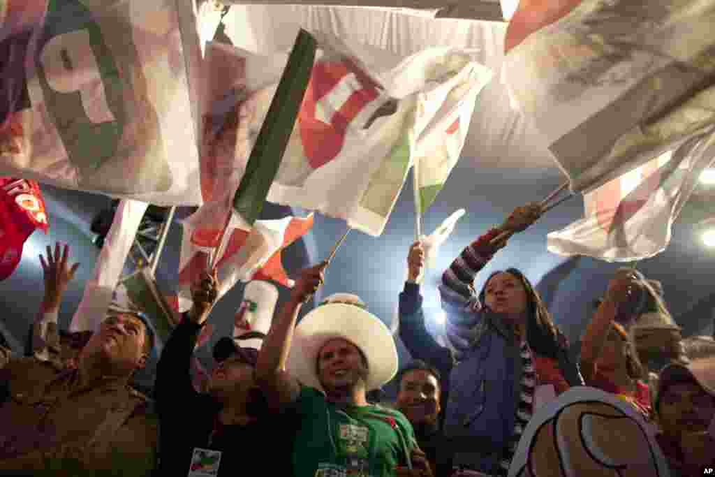 Supporters of Enrique Pena Nieto gather at their party's headquarters in Mexico City, Mexico, July 1, 2012.
