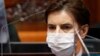 Arhiva - Premijerka Srbije Ana Brnabić nosi zaštitnu masku tokom sednice Skupštine Srbije, u Beogradu, 28. aprila 2020. (Foti: AP, Darko Vojinović)