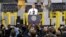 Obama dijo en la fábrica que los empleos que busca para el país no tienen filiación partidista, no son demócratas ni republicanos.
