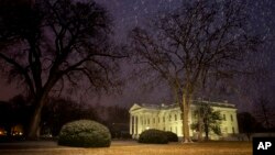 La Casa Blanca durante la nevada de el lunes por la noche.