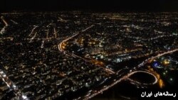 نمایی از تهران در شب