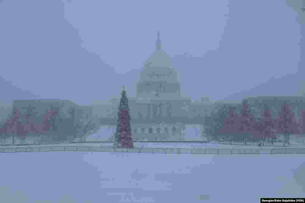 Snow in Washington D.C. - Jan 3.2022/ U.S. Capitol 