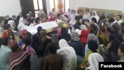 عليشا اته ډزه ويشتل شوی او وروستو يې په روغتون کې د درملنې په وخت ژوند د لاسه ورکړی ؤ .