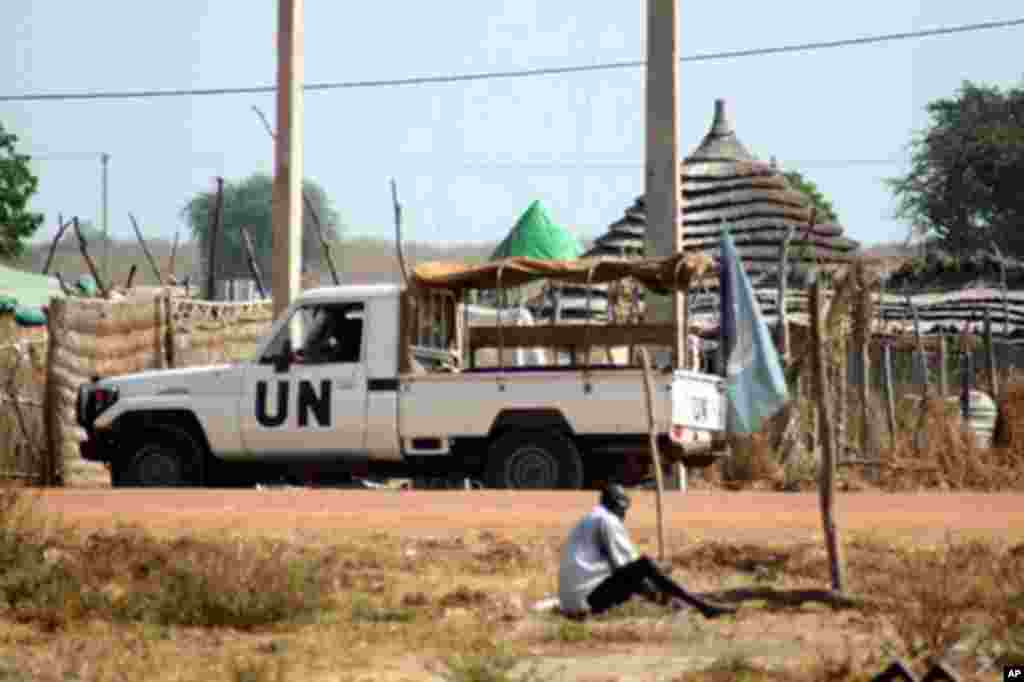 UN's Mission in Sudan, known as UNMIS, has about 700 peacekeepers deployed in Abyei town.