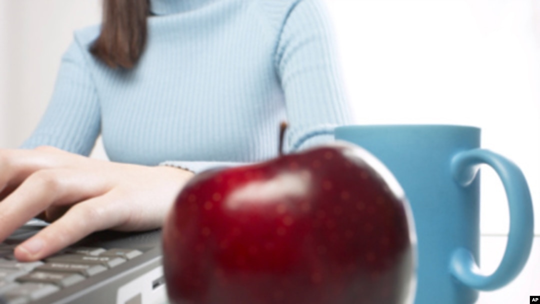 An acid in the skin of an apple has been found to promote muscle growth in mice.