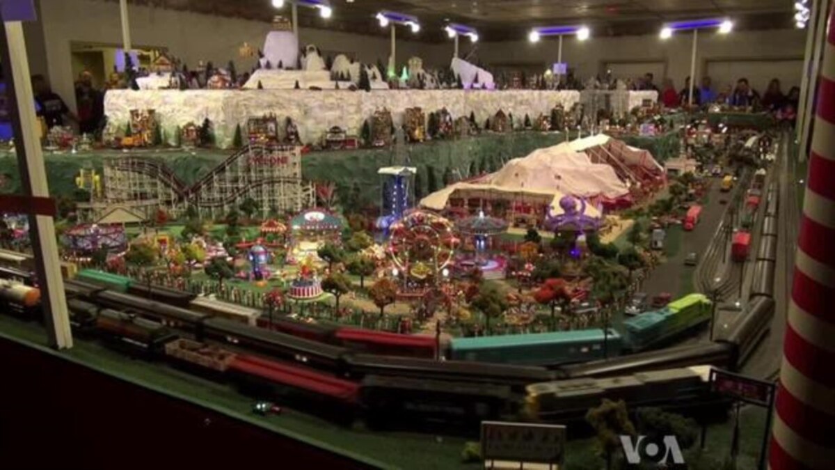 Trains Light Up Baltimore Holiday Display