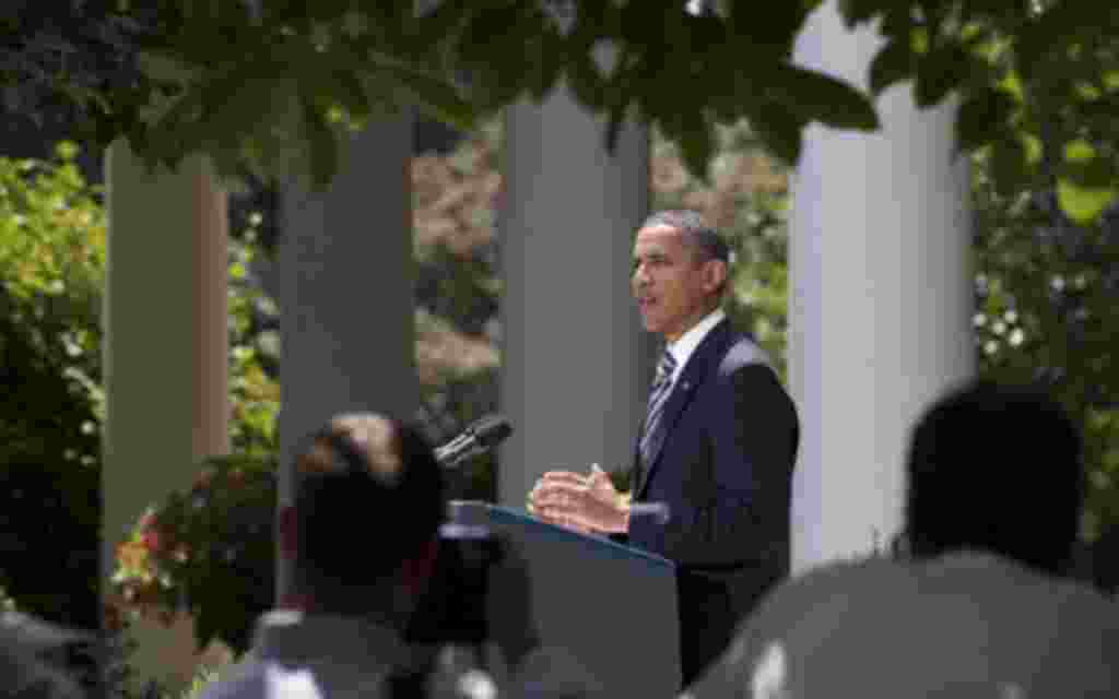 El 10 de febrero de 2007 anunció su candidatura a la presidencia de los Estados Unidos y el 3 de junio de 2008 se convirtió en el virtual candidato del partido Demócrata.