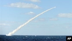 Menteri Pertahanan Korsel merilis foto uji coba peluncuran rudal dari kapal militer (14/2/2013). Rudal yang memiliki akurasi tinggi itu dimaksudkan untuk mencegah serangan rudal Korut. 