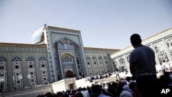 Over 1,000 worshippers gather at Dushanbe's central mosque for Friday prayer, Tajikistan, September 30, 2011.