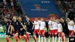 Les joueurs croates jubilent à l’issue de la séance des tirs au but lors du match entre la Croatie et le Danemark, à la Coupe du monde 2018 de football, au stade de Nijni Novgorod, à Nijni Novgorod Russie, 1er juillet 2018.
