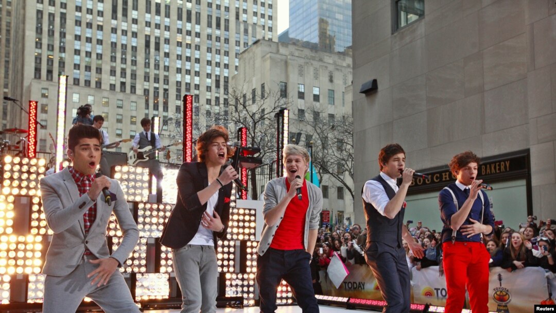 La banda británica "One direction" en su presentación en el programa estadounidense "The Today Show" en Nueva York
