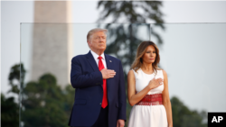အေမရိကန္သမၼတ Donald Trump နဲ႔ သမၼတကေတာ္ Melania Trump. (ဇူလုိင္ ၄၊ ၂၀၂၀)