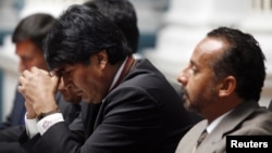El presidente Boliviano, Evo Morales (izquierda), junto al representande de la Agencia de la ONU contra la Droga y el Delito, Cesar Guedes.