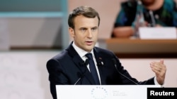 에마뉘엘 마크롱 프랑스 대통령이 12일 파리에서 열린 파리기후변화협정 체결 2주년 정상회의에서 발언하고 있다.