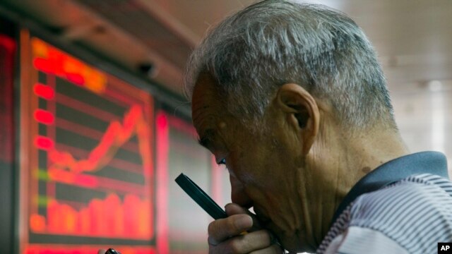 Los reguladores chinos dicen que están dispuestos a comprar acciones para estagbilizar el mercado de valores.