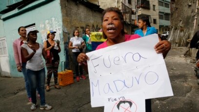 En el vecindario de Cotiza, en Caracas, Venezuela se realizaron protestas el lunes en protesta al gobierno de Nicolás Maduro tras el levantamiento de un grupo de militares que luego fueron detenidos por el gobierno.