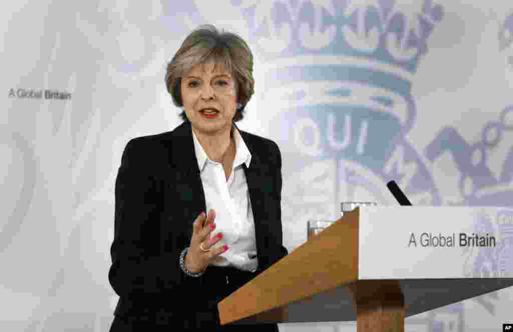 Perdana Menteri Inggris Theresa May menyampaikan pidato mengenai keluarnya negara itu dari Uni Eropa di Lancaster House di London (17/1). (AP/Kirsty Wigglesworth)