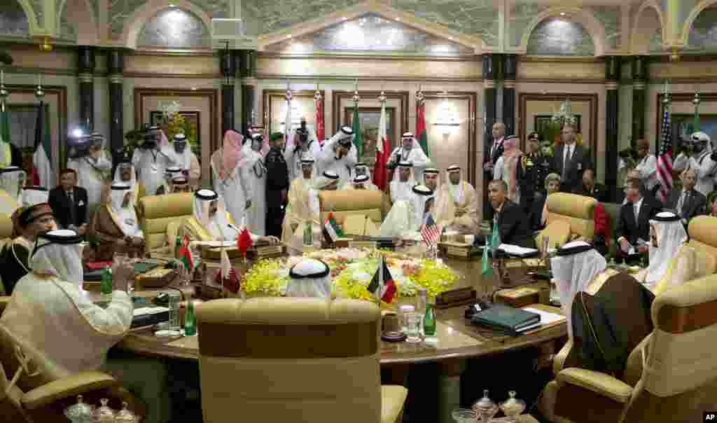 President Barack Obama, seated upper right, speaks with Abu Dhabi&rsquo;s Crown Prince Sheikh Mohamed bin Zayed Al Nahyan during a Gulf Cooperation Council session during the Gulf Cooperation Council Summit in Riyadh, Saudi Arabia, April 21, 2016.