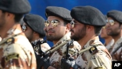 Para anggota pasukan Pengawal Revolusi Iran (foto: ilustrasi). 