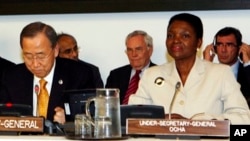 유엔 인도주의업무조정국 OCHA의 발레리 아모스 사무국장(오른쪽)과 반기문 유엔 사무총장. (자료사진)