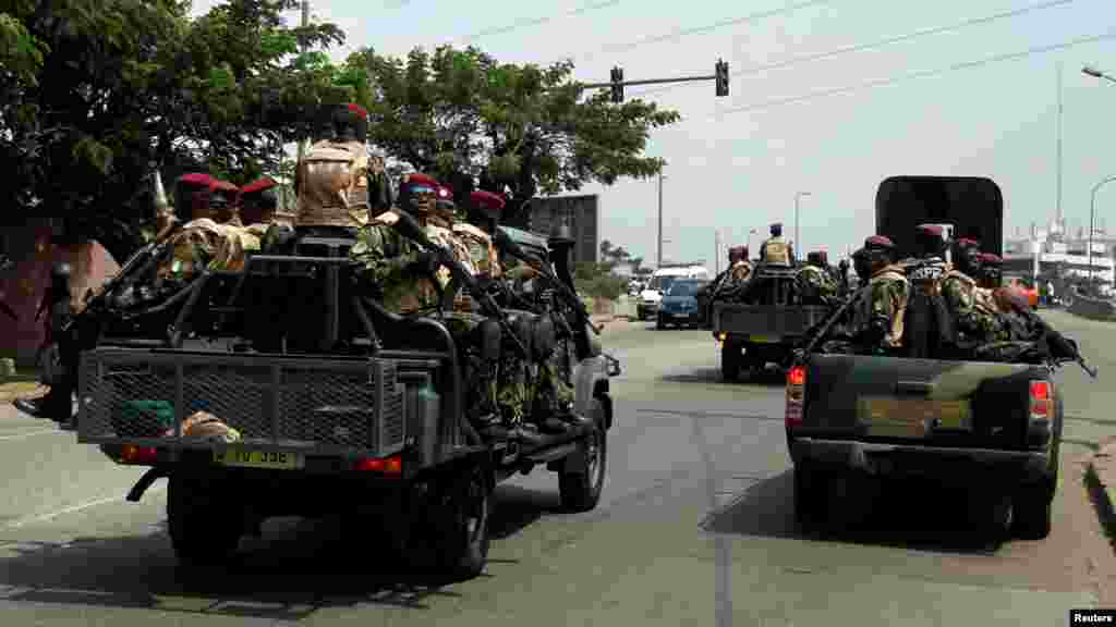 Les soldats ivoiriens patrouillent dans les rues d&#39;Abidjan, en Côte d&#39;Ivoire, le 18 janvier 2017.