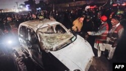 Policija i spasilačke ekipe na mestu napada u Lahoreu