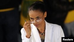 Marina Silva, la excandidata ambientalista a la presidencia de Brasil ha ofrecido su apoyo a Aecio Neves.