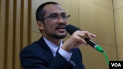 Ketua Komisi Pemberantasan Korupsi (KPK) Abdullah Samad dalam jumpa pers di Jakarta (Foto: VOA)