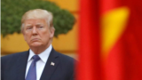 Tổng thống Mỹ Donald Trump được Thủ tướng Việt Nam Nguyễn Xuân Phúc tiếp đón tại Văn phòng Chính phủ ở Hà Nội, ngày 12 tháng 11, 2017.