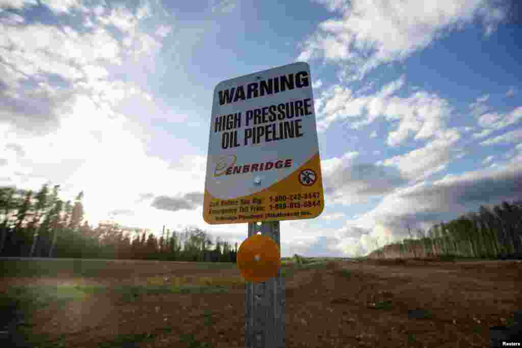 لوله های فشار زیاد نفت در نزدیکی آتش سوزی مک مورای در آلبرتای کانادا قرار دارد.