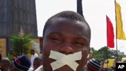 Expressão de opinião durante a manifestação de Luanda pela liberdade e a democracia (2 de Abril de 2011)