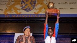 The 2010 Children's Peace Prize winner, Francia Simon, 16, from the Dominican Republic, campaigned for the right of all children in the country to be registered with a birth certificate.