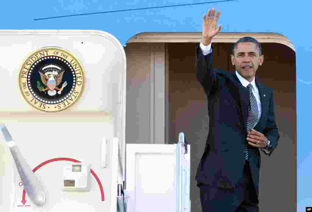 President Barack Obama waves as he boards Air Force One at Andrews Air Force Base in Maryland en route to Southeast Asia, November 17, 2012.