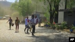 Pessoas fogem depois de ataques do Governo em Mekele, Tigray, Etiópia