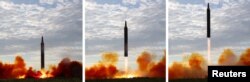 Arhiva - Severnokorejski lider Kim Džong Un (nije na fotografiji) rukovodi lansiranjem rakete Hvasong-12, na ovoj kombinaciji nedatiranih fotografija koje je objavila severnokorejska Korejska centralna novinska agencija (KCNA), 16. septembra 2017.